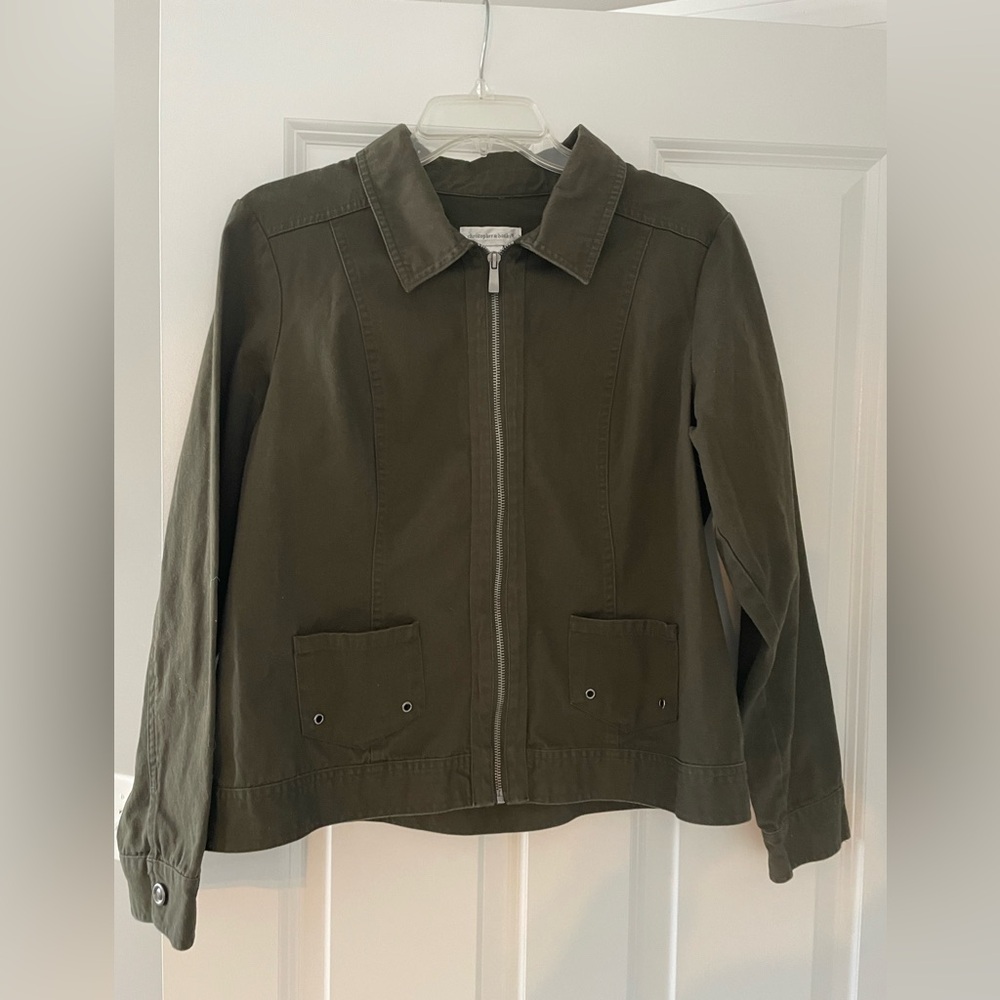 Olive / military green jacket. Size M.